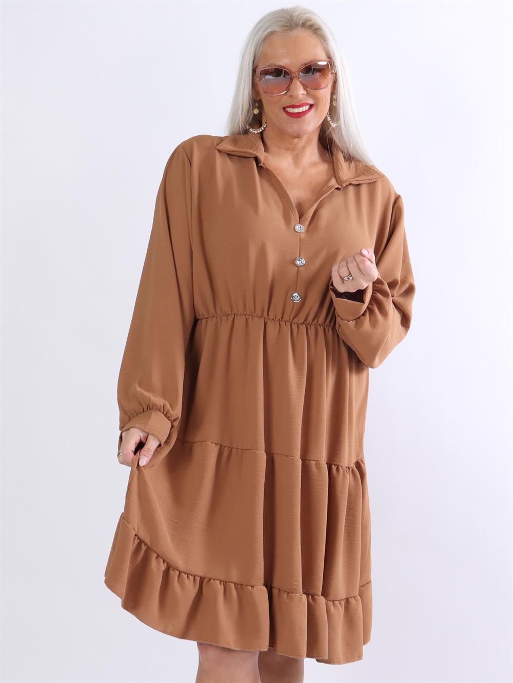 Slavia - Kjole med sølv knapper og elastik i taljen